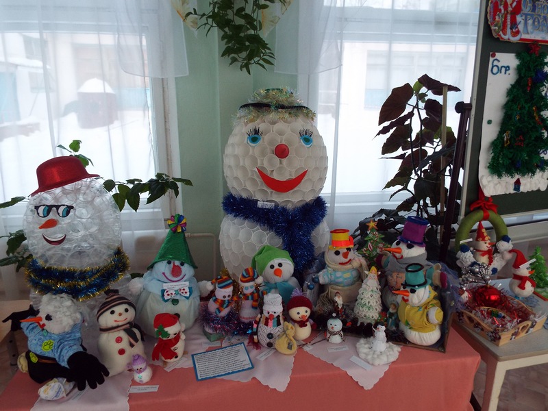Выставка снеговиков в детском саду.JPG