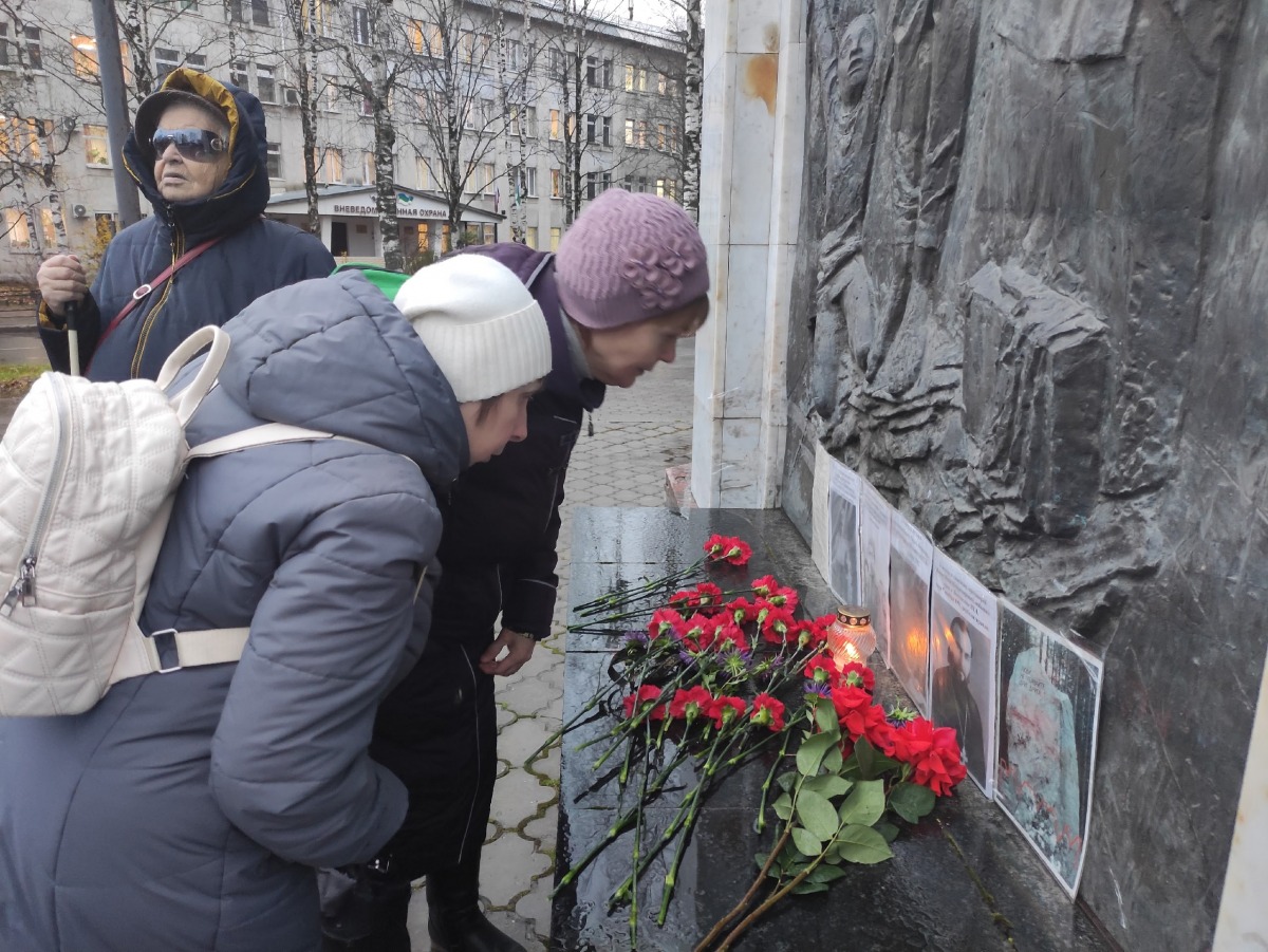 фото памятника nE_6MtenDozTgms6Ejgo5sIcN4jkIrFbM_VEDNFvx0oGTbZjo-Te4uvz0kPAhBtsnFGcXfBMcQ3hCXORqxP7h3Wz.jpg