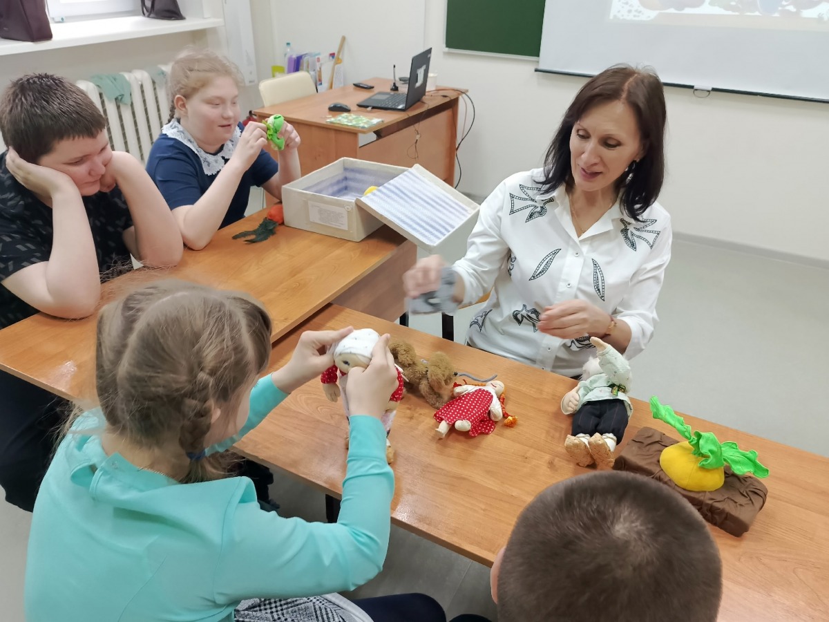 знакомство с героями сказки.jpg знакомство с героями сказки.jpg