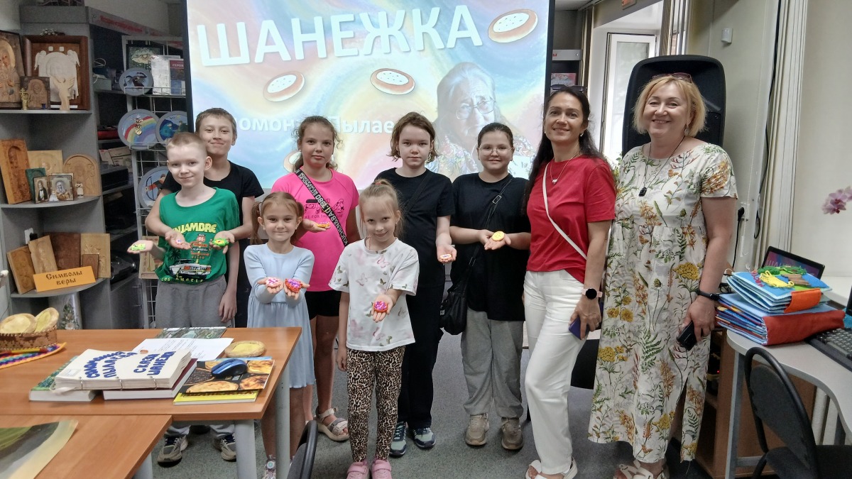 дети с шаньгами из пластилина.jpg дети с шаньгами из пластилина.jpg