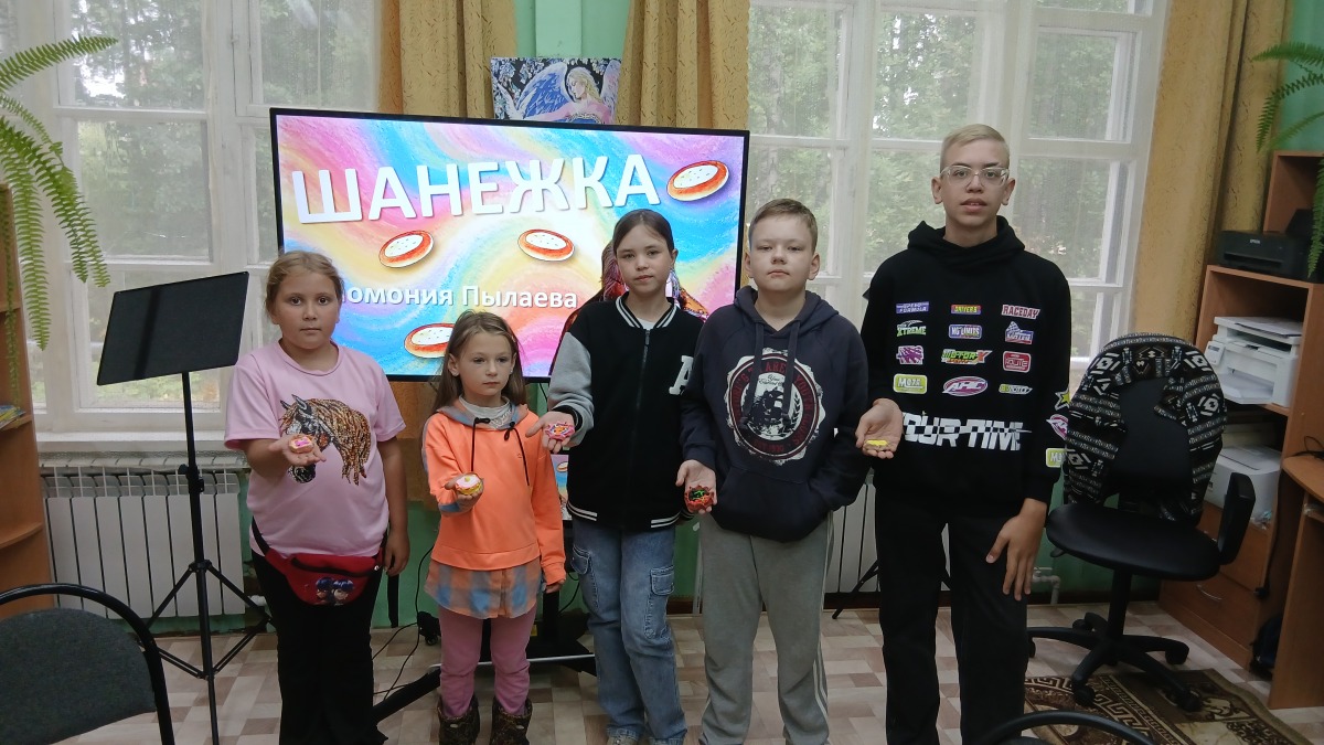 ребята с готовыми поделками.jpg ребята с готовыми поделками.jpg