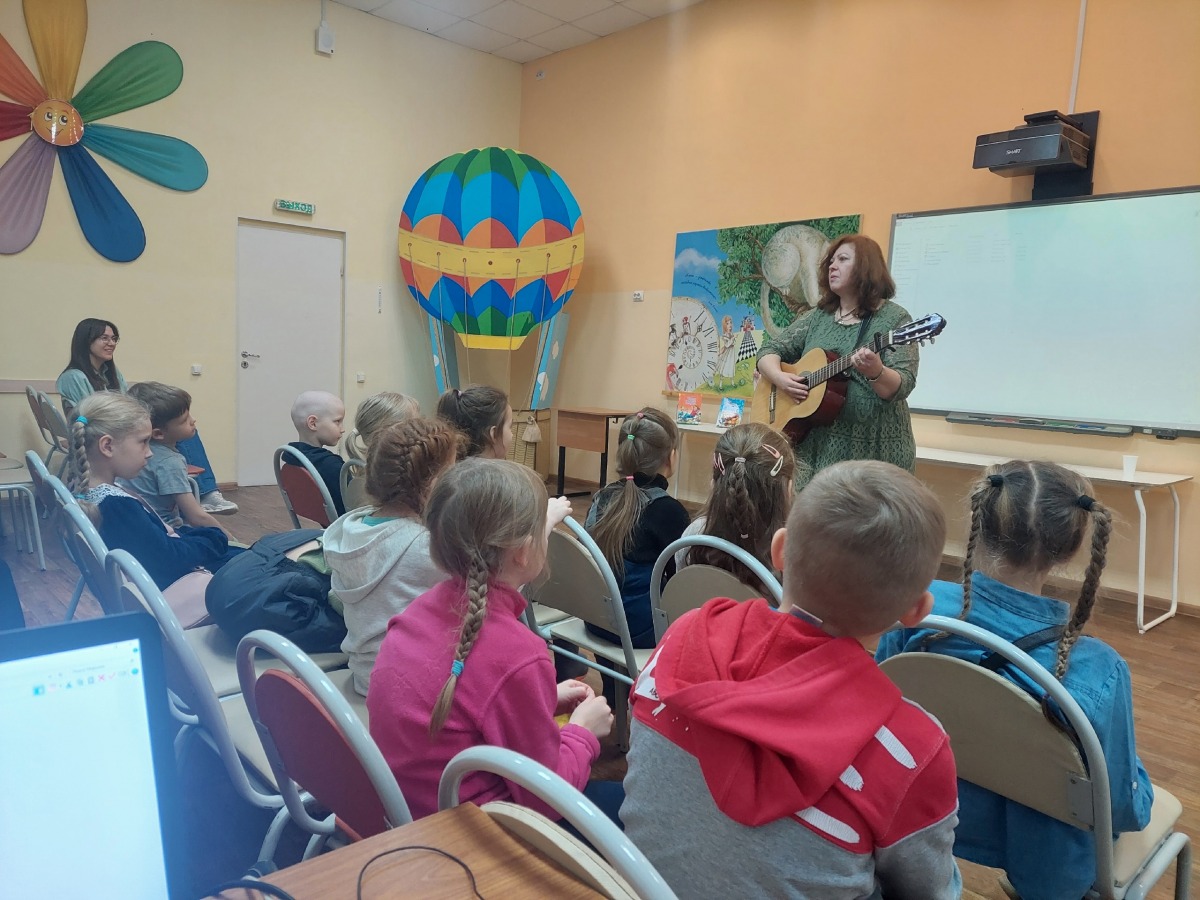 читатели библиотеки Маршака YpVg0RDwKbPZTr-2lCugAeJgvoUY7C9gp6LUwVvaopbChwjt9BRViJiXSZ_Tt9pA0174JDU2TZxg3ch0AujW089n.jpg